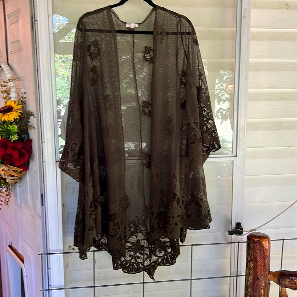 Very pretty olive green, 3X paper and tea kimono